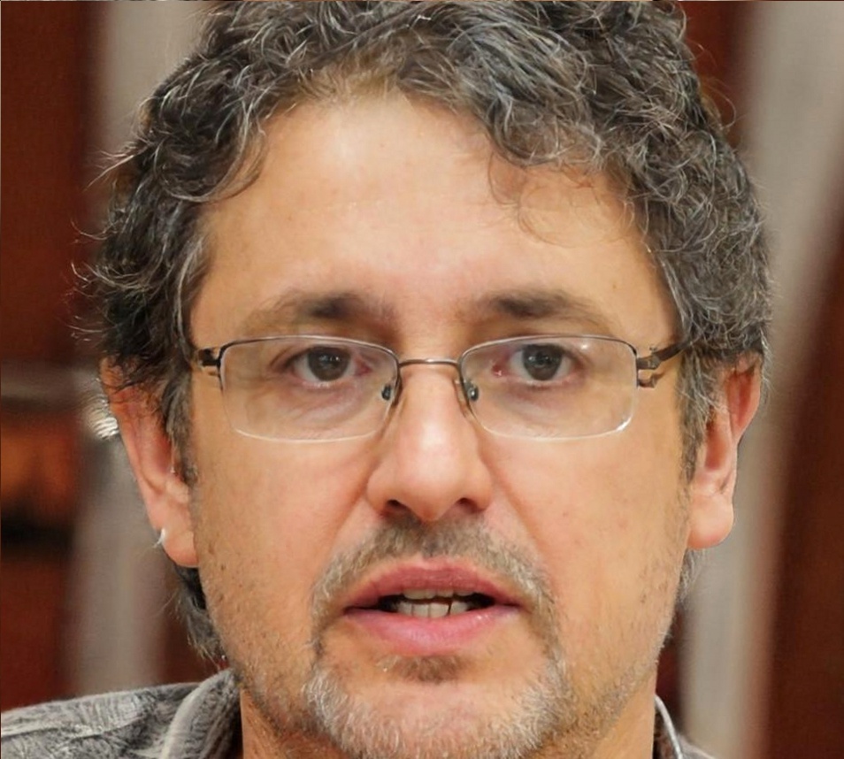 Portrait of Tobias Renner, founder and lead writer